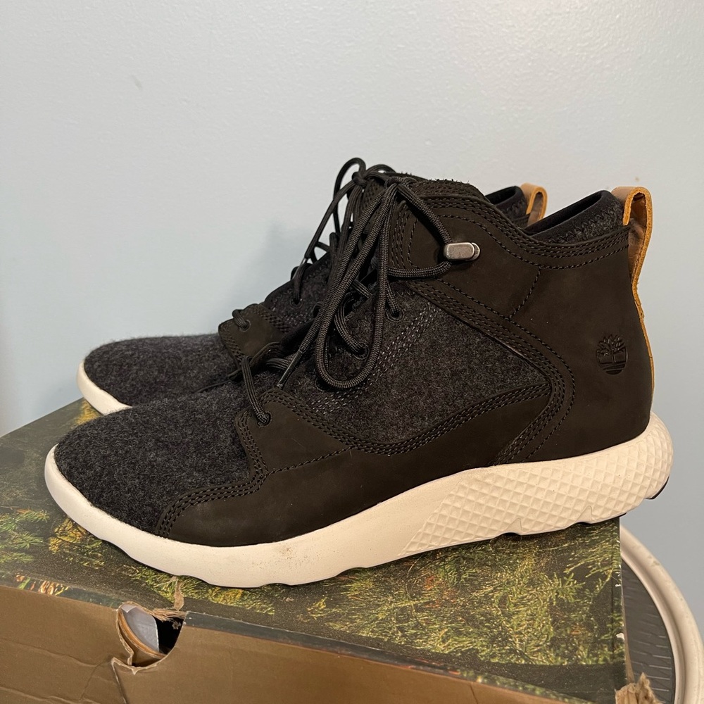 Timberland Flyroam Size 9.5/ 10 Chukka Ankle Boots Black Leather Sneakers
